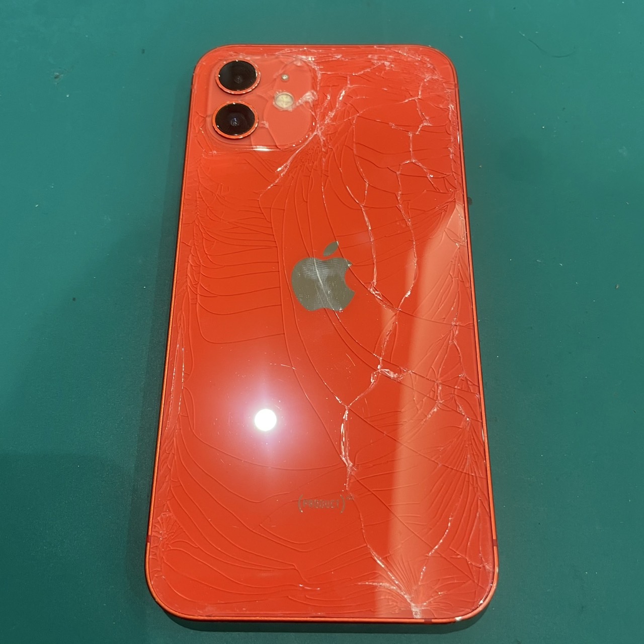 【iPhone12】背面ガラス割れの修理は即日対応OK！