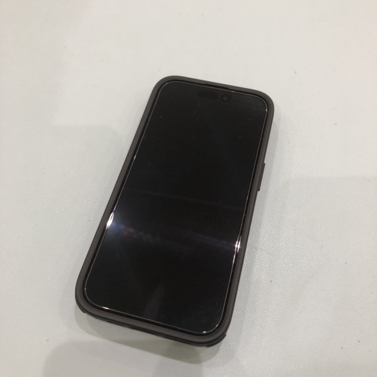 【iPhone 16】落として画面バキバキに…でも修理でデータそのまま復旧可能！