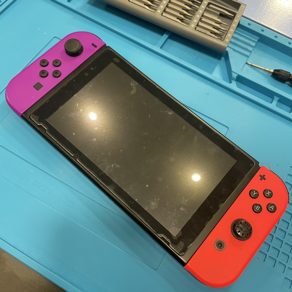 【即日修理】Nintendo Switchの左本体レール交換｜ジョイコンが認識しない症状を解決