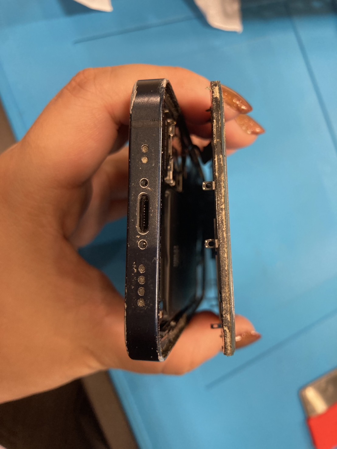 精密機器だからこそ大事に。iPhoneのメンテナンス🔧でトラブルを予防✅