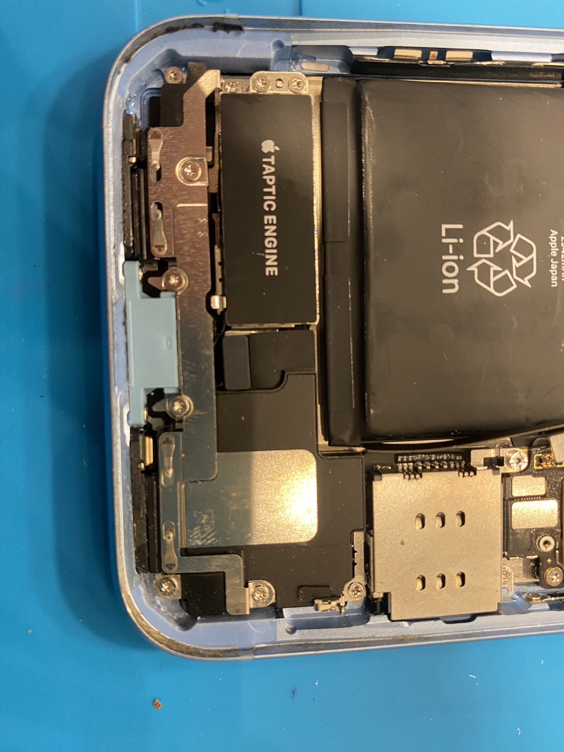 【iPhone XR】ケーブル挿しても反応なし？💦ドックコネクタ交換でスッキリ直る！