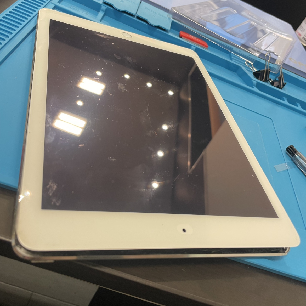 【iPad Air2】バッテリー膨張で画面が浮いてきた！？即日交換しました！