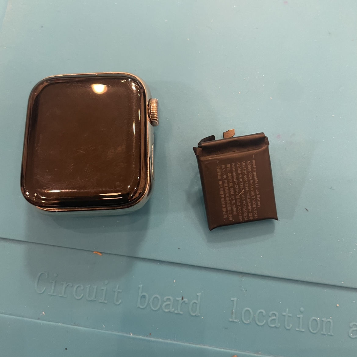 ⌚【Apple Watch Series4 40mm】電池の減りが早い？バッテリー交換でまだまだ使える！